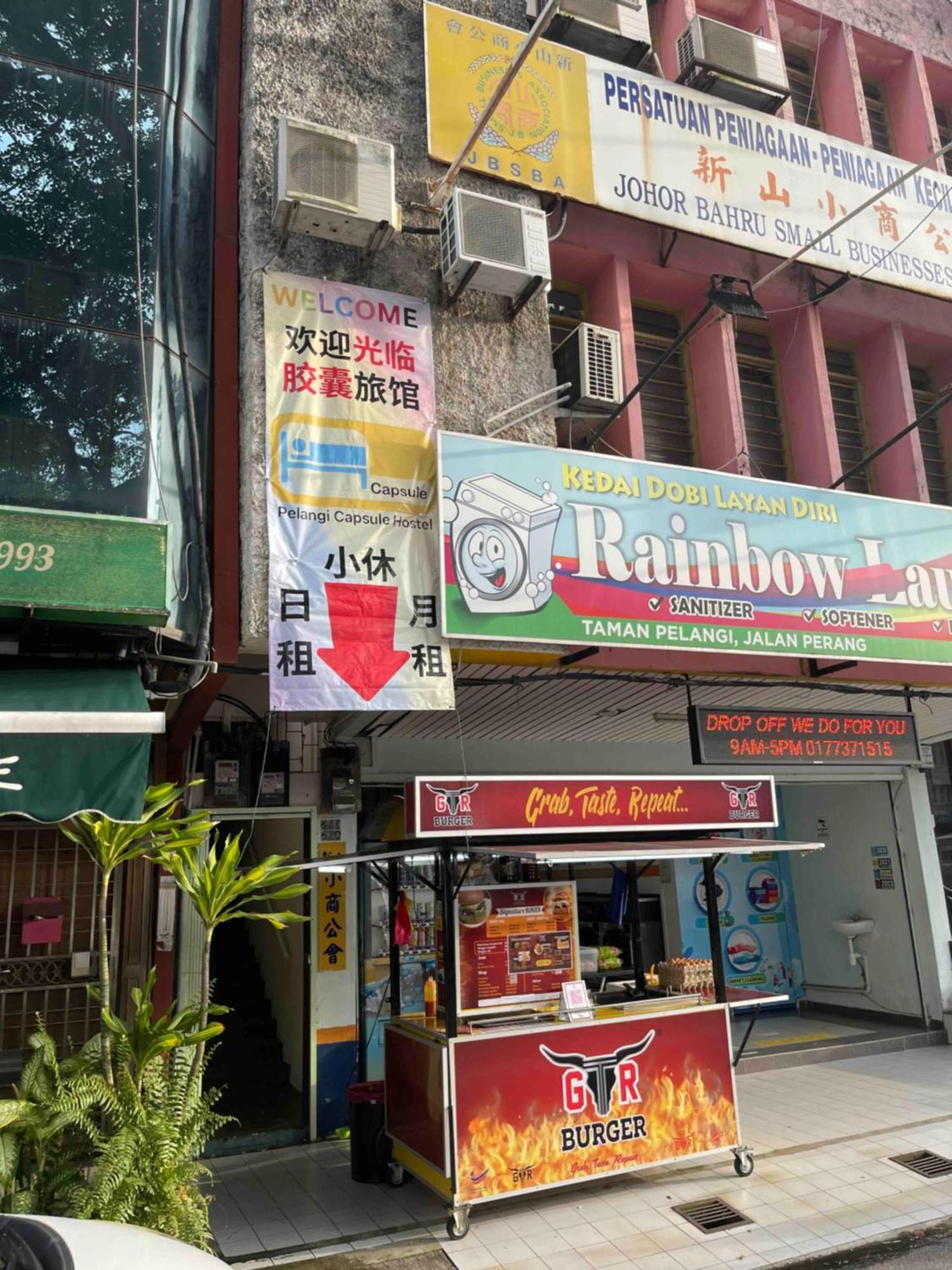 Pelangi Capsule Hostel Johor Bahru Exterior photo