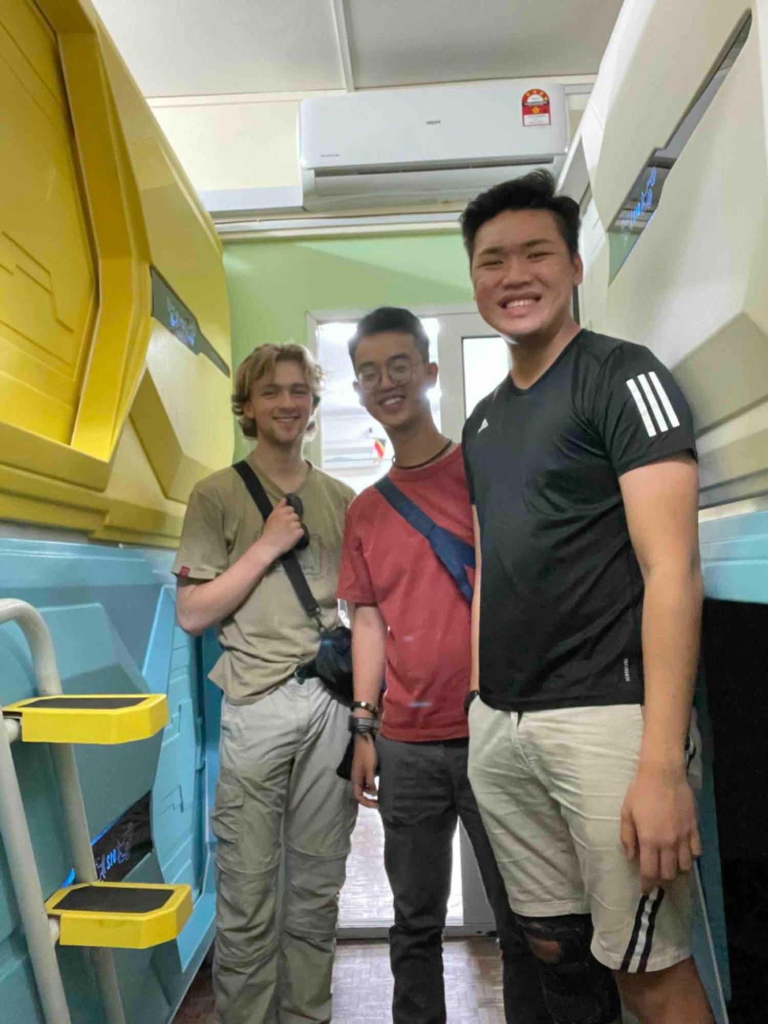 Pelangi Capsule Hostel Johor Bahru Exterior photo