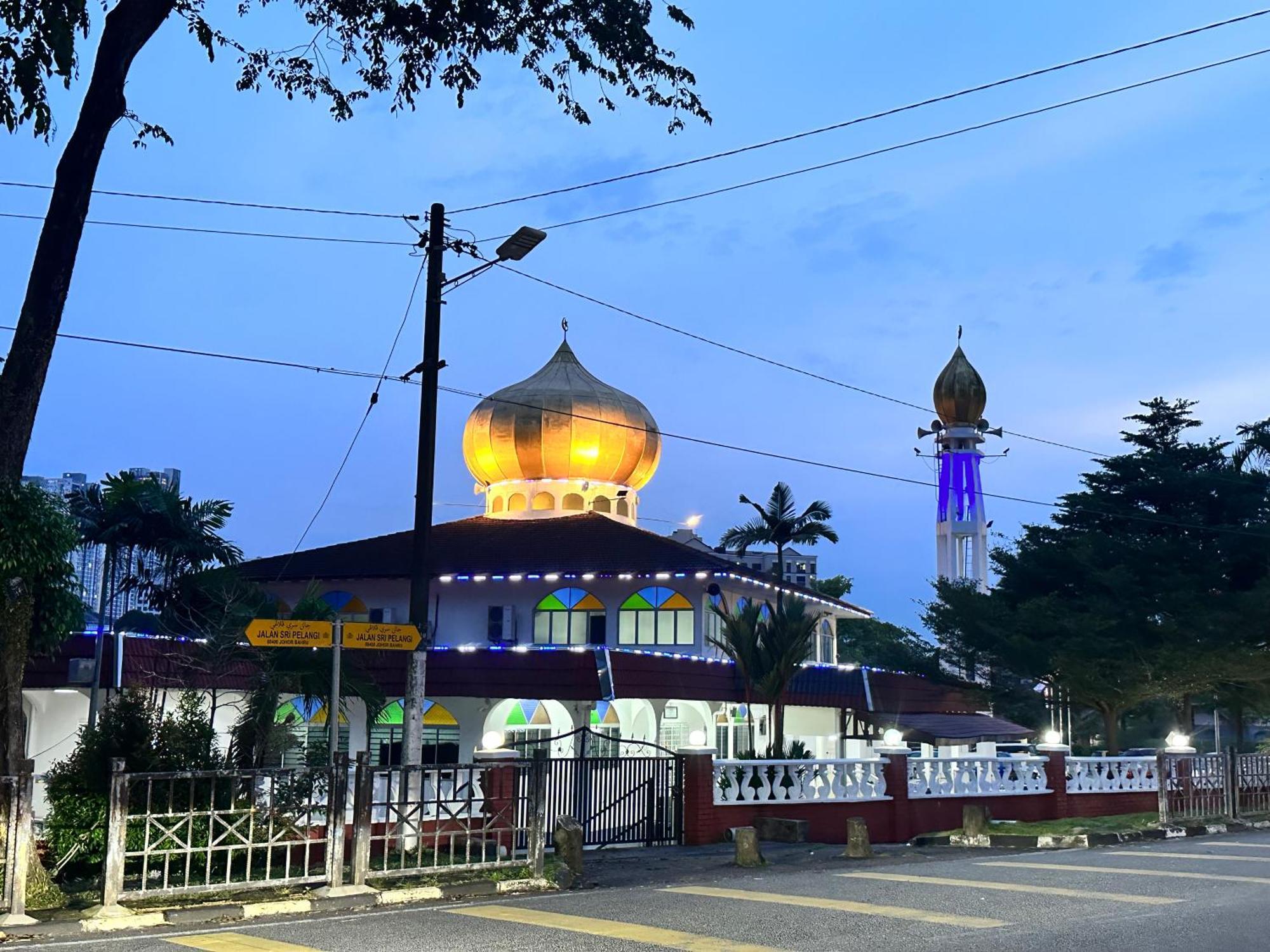 Pelangi Capsule Hostel Johor Bahru Exterior photo